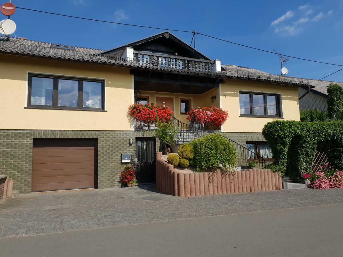 Eifelflair Apartment Retterath Екстериор снимка